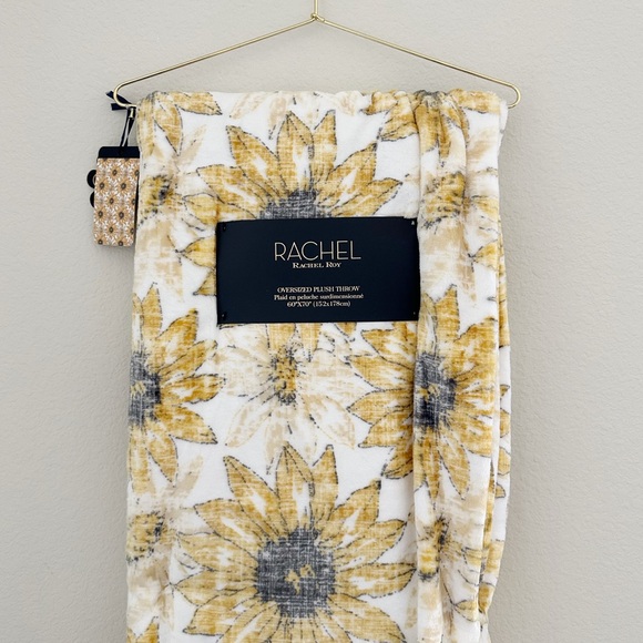 NEW RACHEL Rachel Roy Sunflower Plush Blanket - Picture 3 of 7